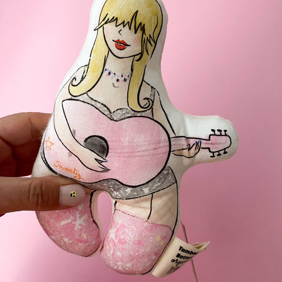 TAMBOUR BATTANT Miss Tay Rattle