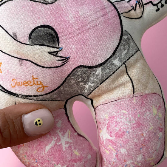 TAMBOUR BATTANT Miss Tay Rattle